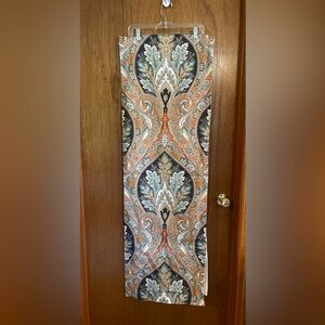 Pottery Barn 18 × 108 TABLE RUNNER